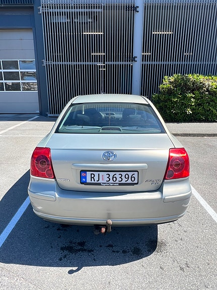 Toyota Avensis 3 of 8