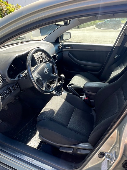 Toyota Avensis 5 of 8