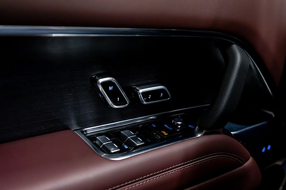 Land Rover Range Rover 19 of 30