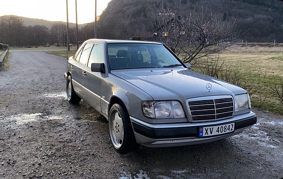 Mercedes-Benz E300 11 of 30