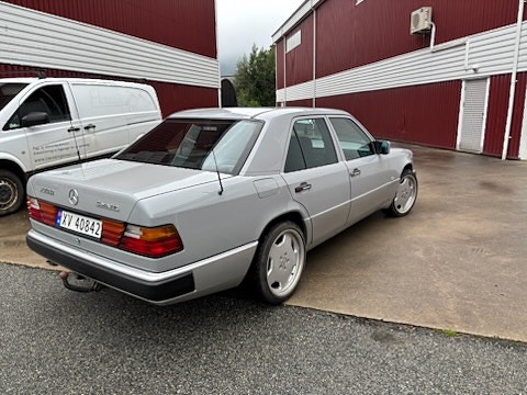 Mercedes-Benz E300 4 of 30
