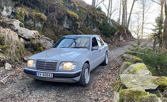 Mercedes-Benz E300 9 of 30