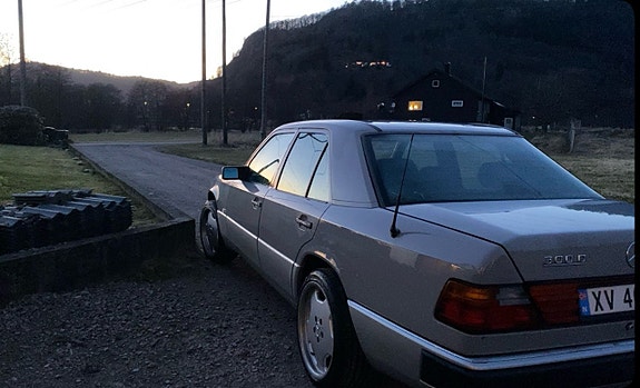 Mercedes-Benz E300 10 of 30
