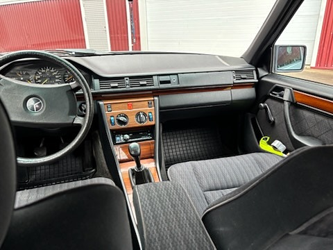 Mercedes-Benz E300 20 of 30
