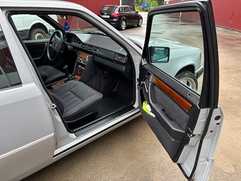 Mercedes-Benz E300 25 of 30