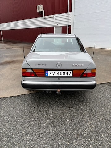 Mercedes-Benz E300 5 of 30