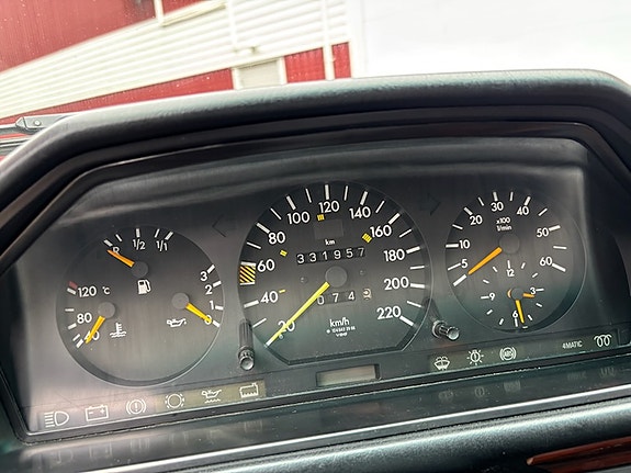 Mercedes-Benz E300 15 of 30