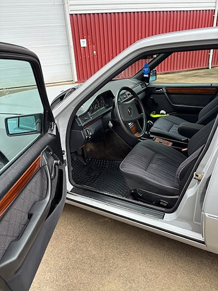 Mercedes-Benz E300 17 of 30