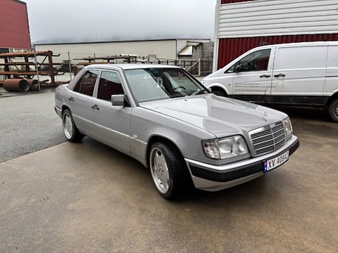 Mercedes-Benz E300 3 of 30