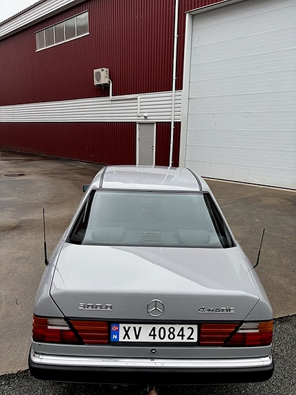 Mercedes-Benz E300 6 of 30