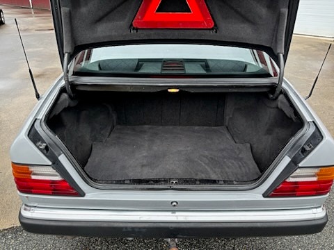 Mercedes-Benz E300 7 of 30