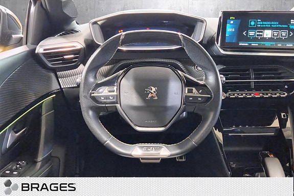 Peugeot e-208 11 of 22