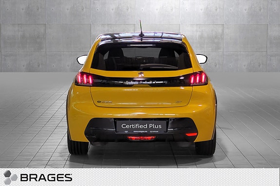 Peugeot e-208 4 of 22
