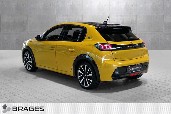 Peugeot e-208 3 of 22