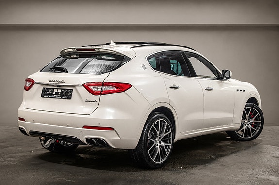 Maserati Levante 4 of 30