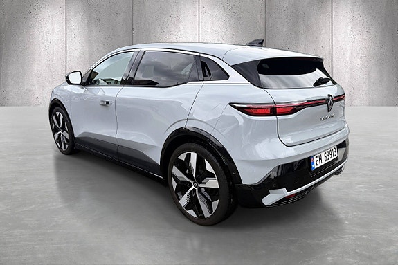 Renault Megane E-Tech 5 of 21