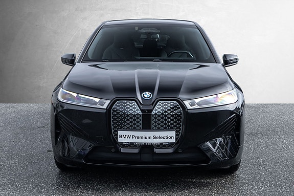 BMW iX 4 of 5