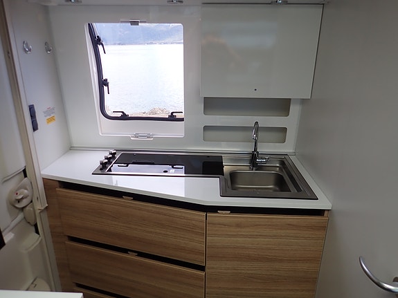Adria Action 391 PH 13 of 15