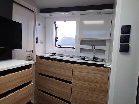 Adria Action 391 PH 12 of 15