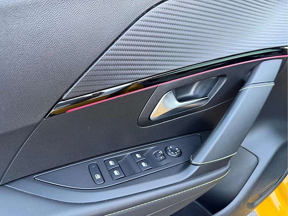 Peugeot 208 23 of 30