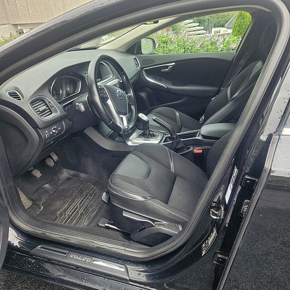 Volvo V40 15 of 18