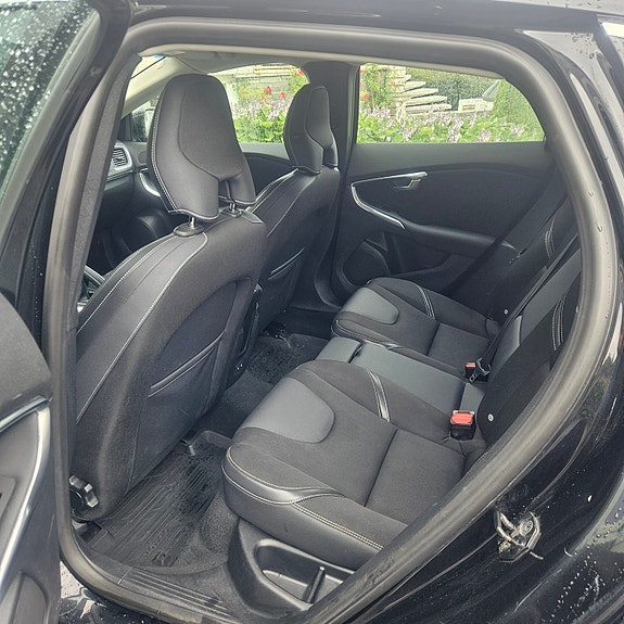 Volvo V40 13 of 18