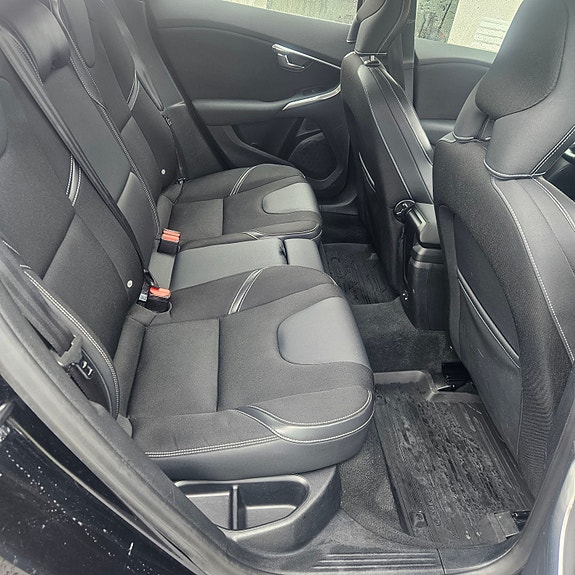 Volvo V40 8 of 18