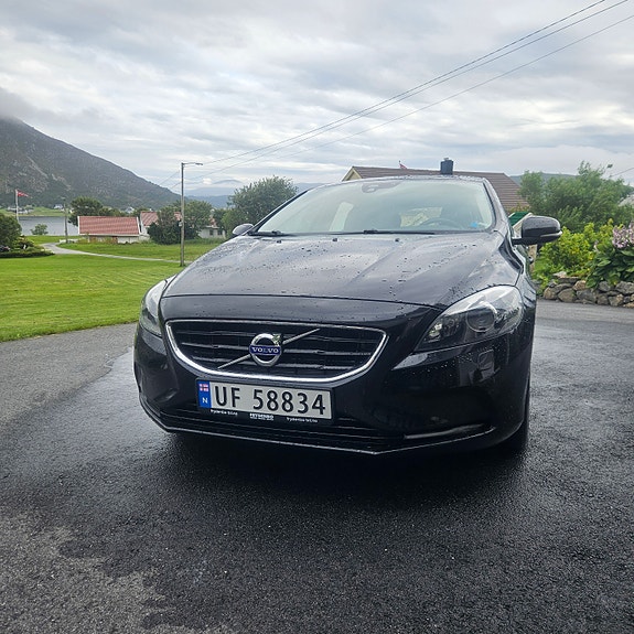 Volvo V40 2 of 18
