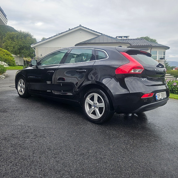 Volvo V40 3 of 18