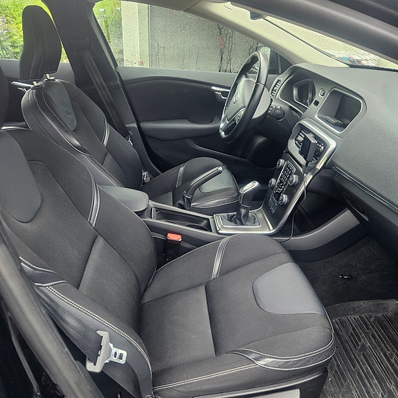 Volvo V40 9 of 18
