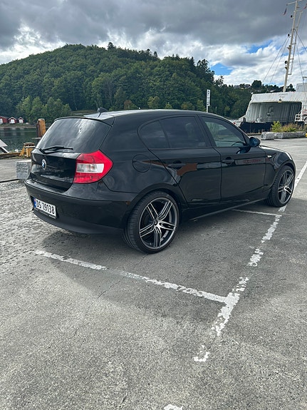BMW 118d 4 of 15