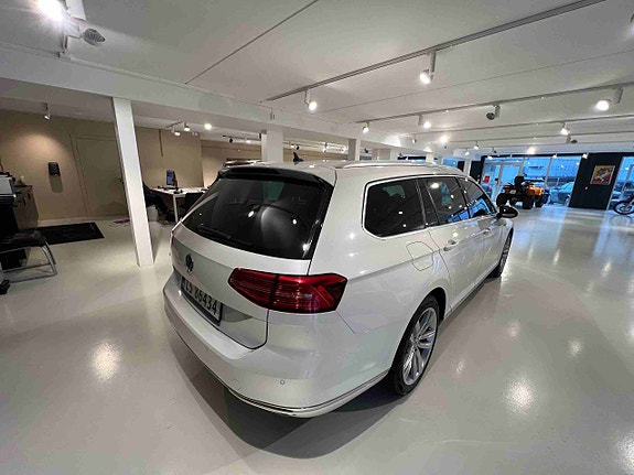 Volkswagen Passat 17 of 30