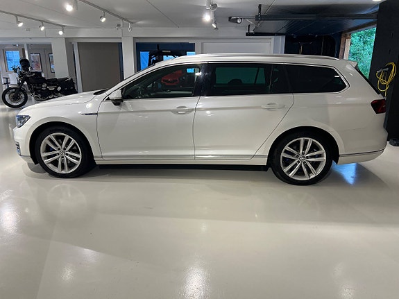 Volkswagen Passat 10 of 30