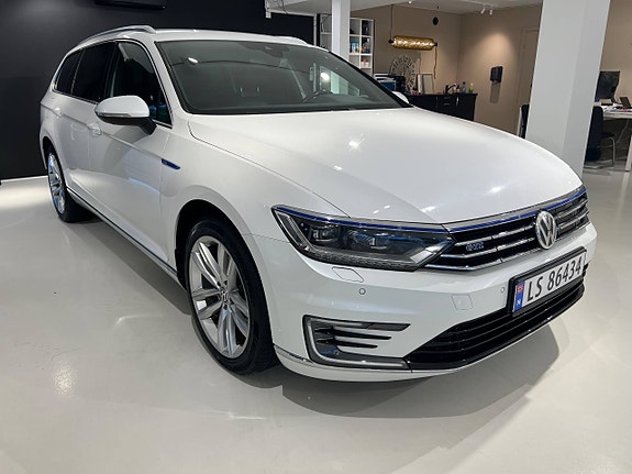 Volkswagen Passat 4 of 30
