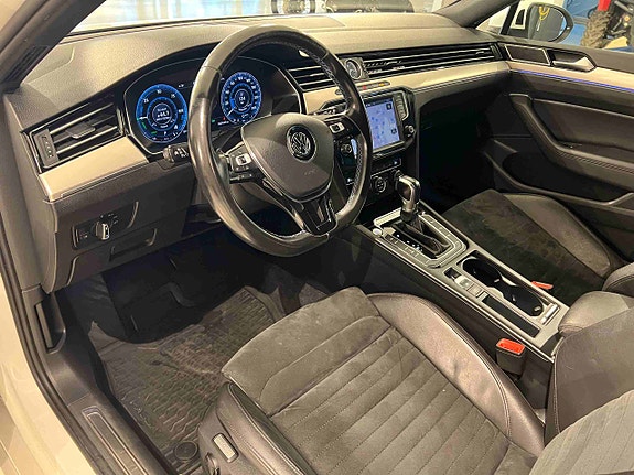 Volkswagen Passat 27 of 30