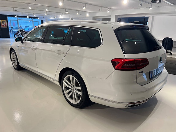 Volkswagen Passat 11 of 30