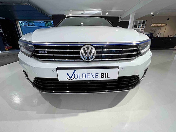 Volkswagen Passat 19 of 30