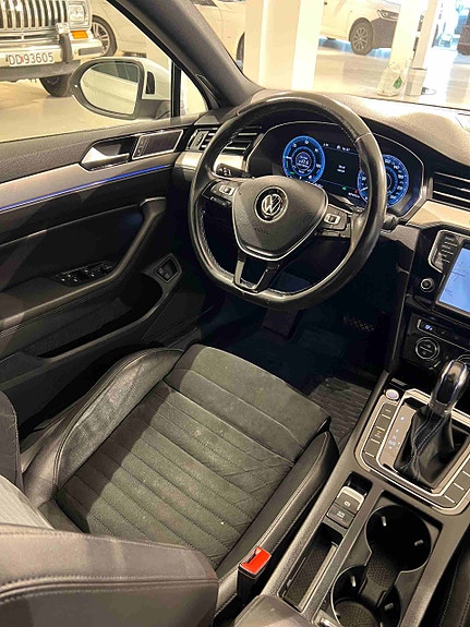 Volkswagen Passat 29 of 30