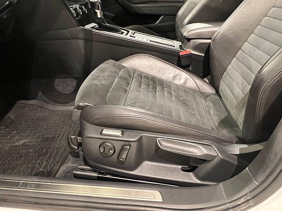 Volkswagen Passat 23 of 30