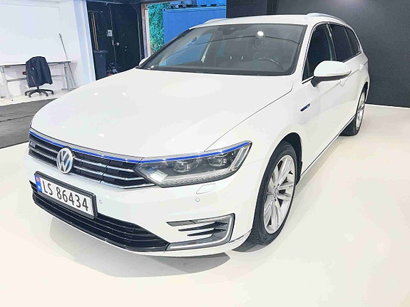 Volkswagen Passat 5 of 30