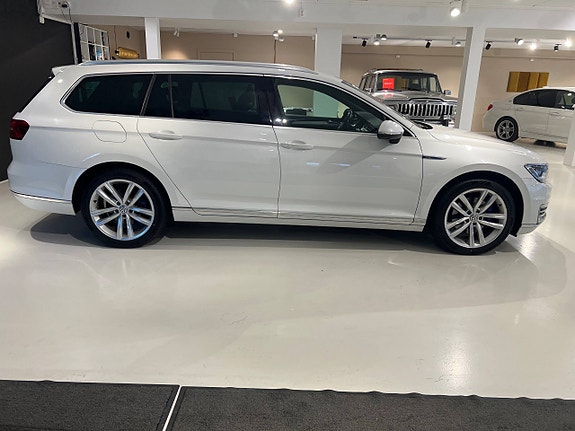 Volkswagen Passat 9 of 30