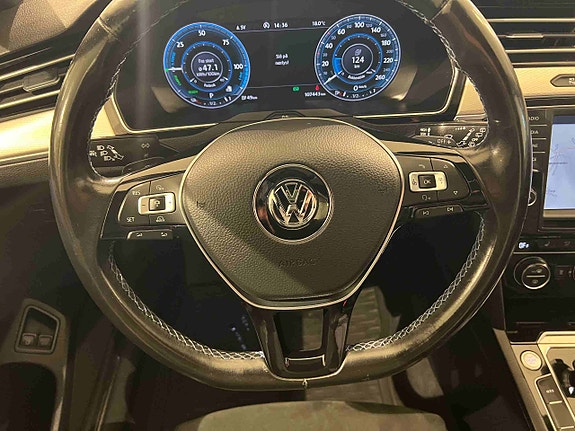 Volkswagen Passat 24 of 30