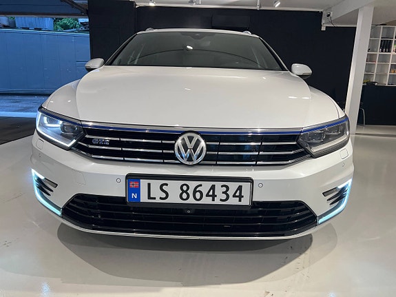 Volkswagen Passat 6 of 30