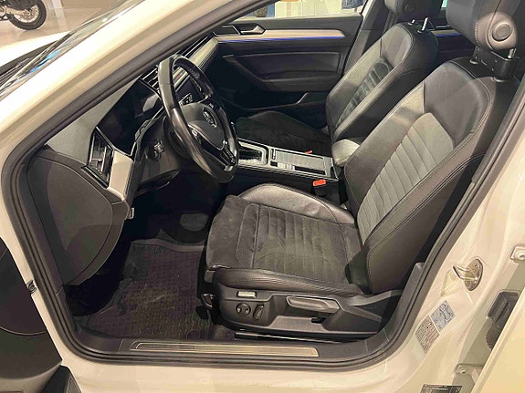 Volkswagen Passat 21 of 30