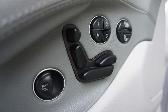 Mercedes-Benz SL500 26 of 30