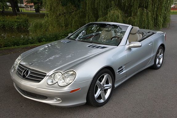 Mercedes-Benz SL500 2 of 30