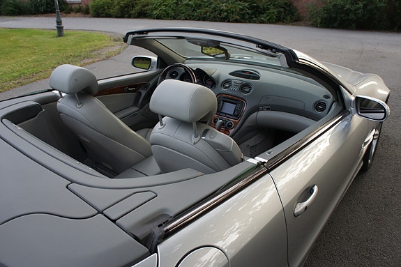 Mercedes-Benz SL500 27 of 30