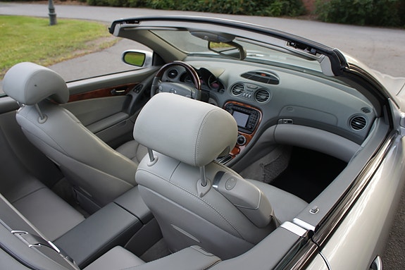 Mercedes-Benz SL500 28 of 30