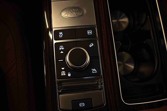 Land Rover Range Rover 28 of 30