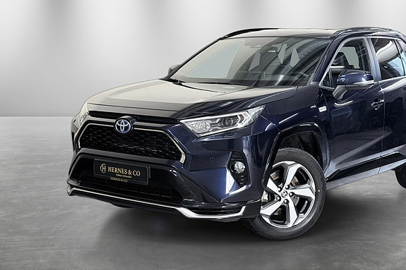 Toyota RAV4 2 of 30